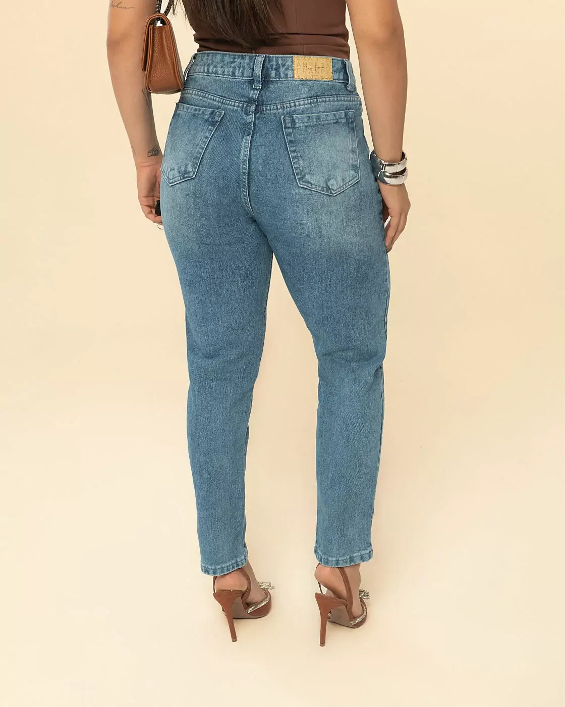 Calça Jeans MOM com Emenda Lateral