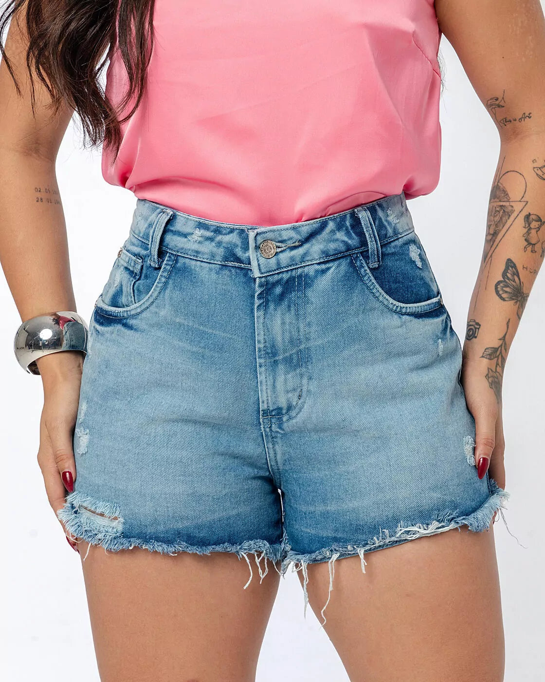 Short Jeans Desfiado e com Puídos