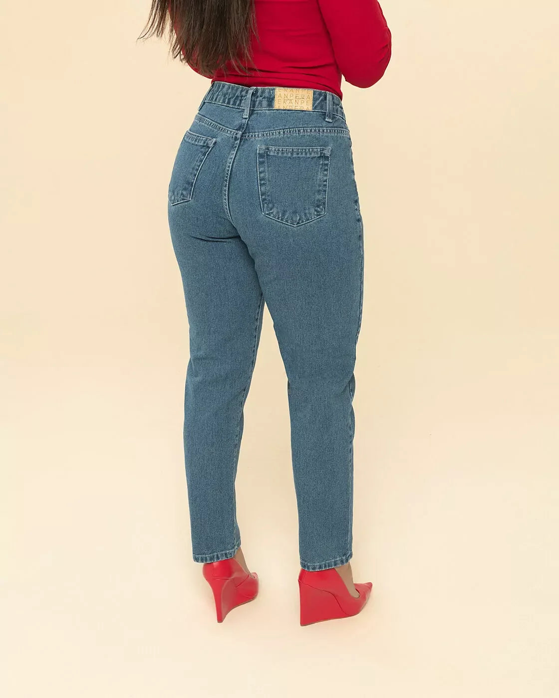Calça Jeans MOM com Nervuras Frontais