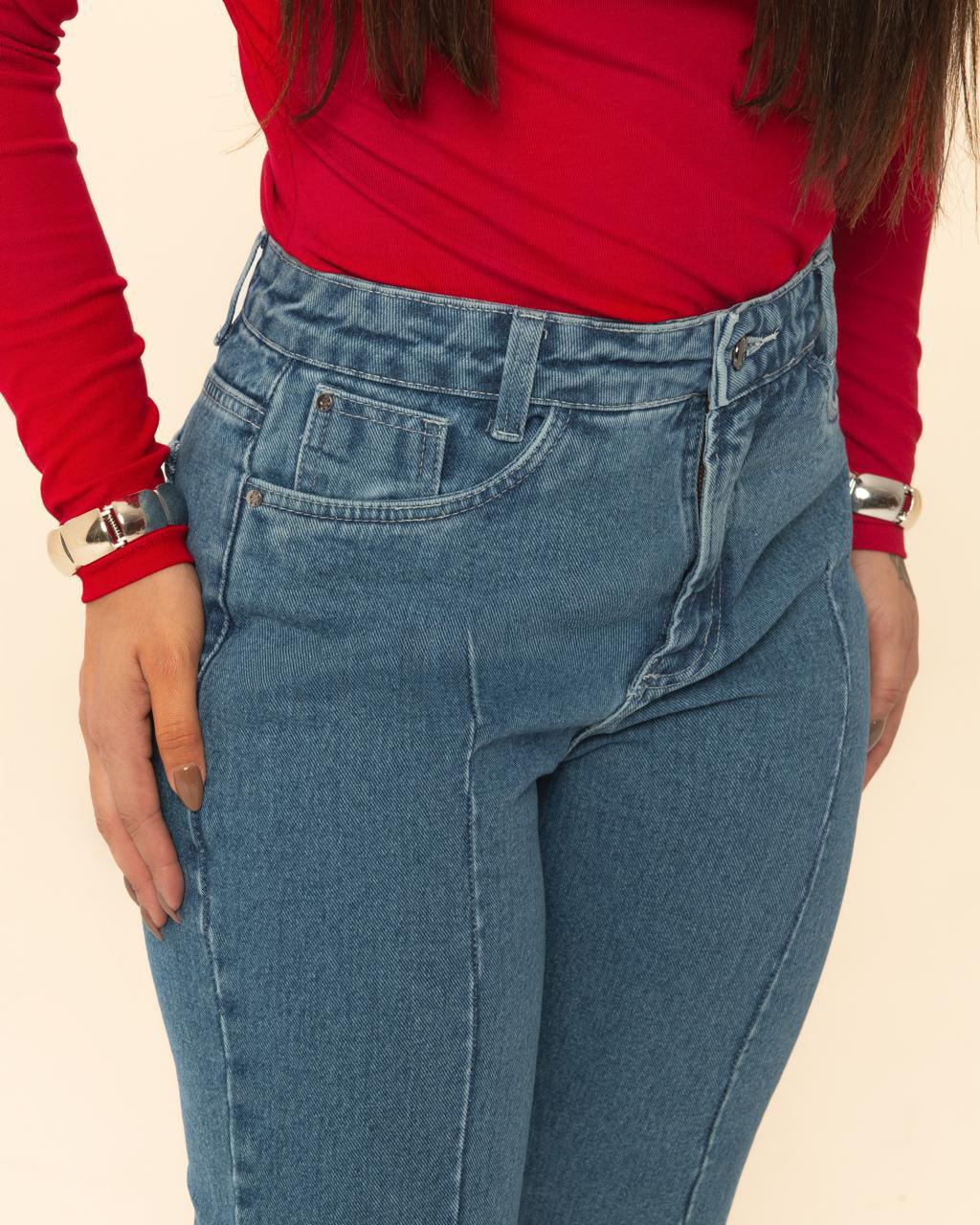 Calça Jeans MOM com Nervuras Frontais