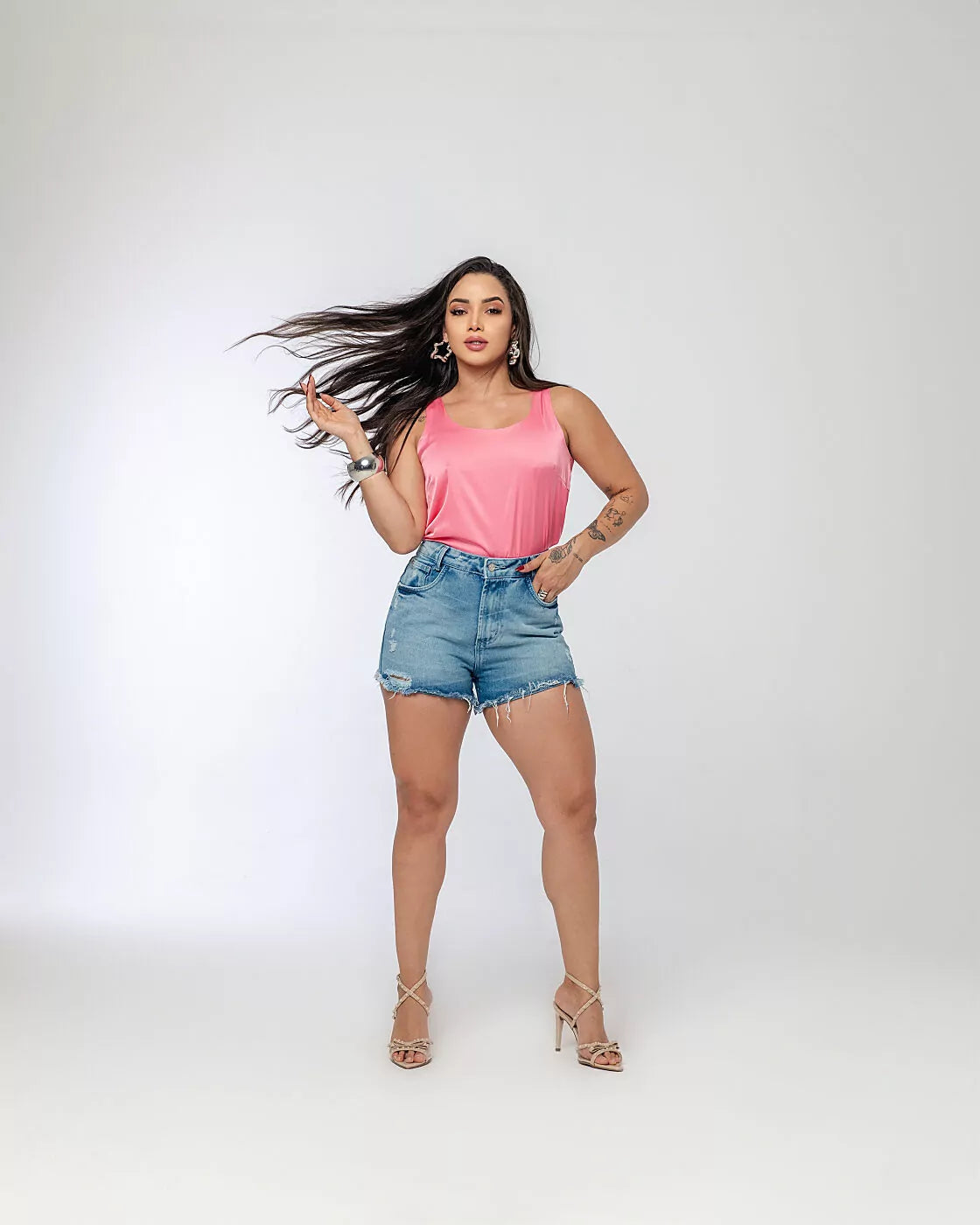 Short Jeans Desfiado e com Puídos